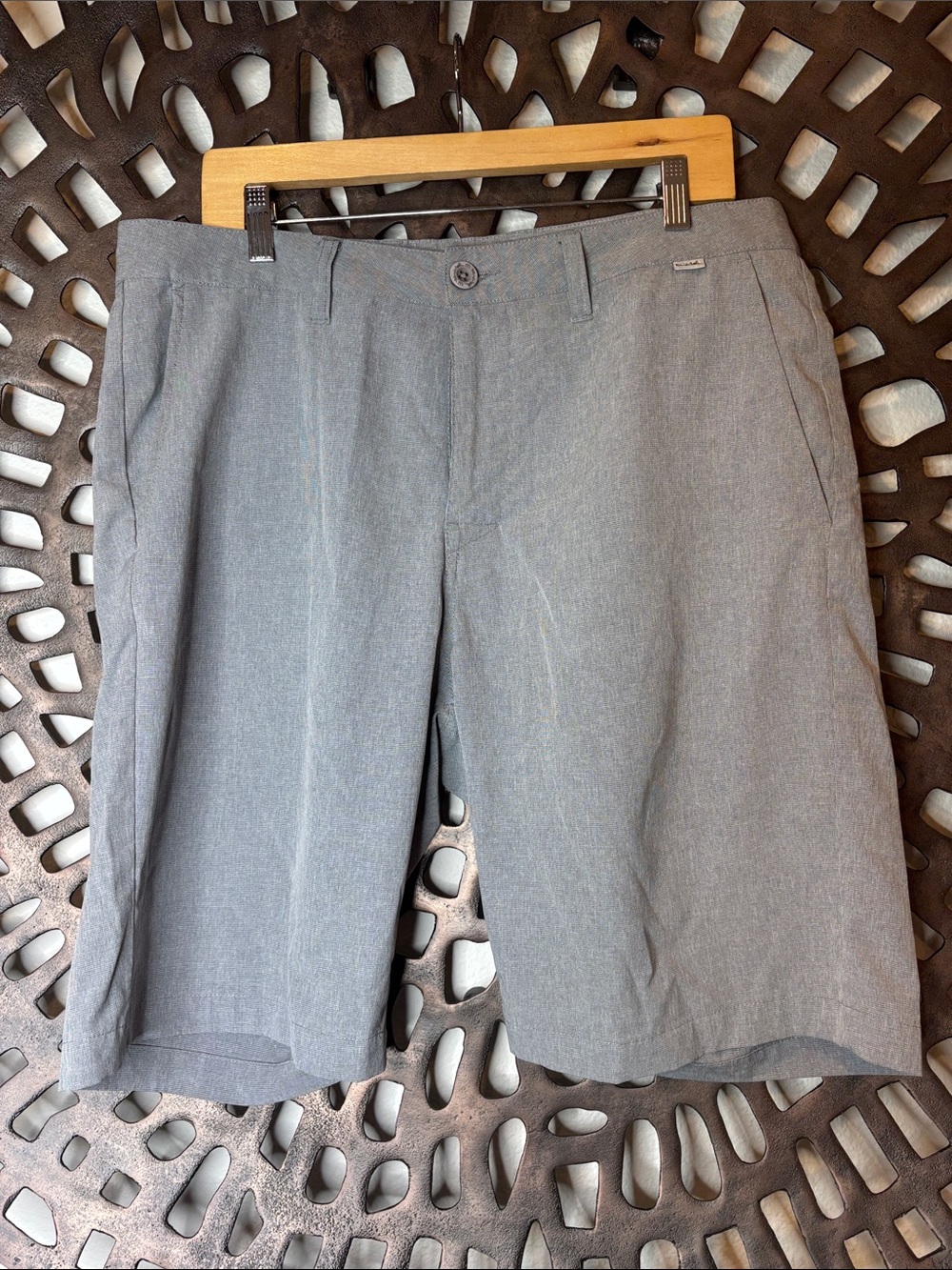 🩶 Travis Mathew Gray White Golf Casual Shorts Men’s 34 Stretch 🩶 - Picture 1 of 8